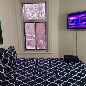  Homestay Full Kitchen \\ Tv + Netflix \\ B Canada